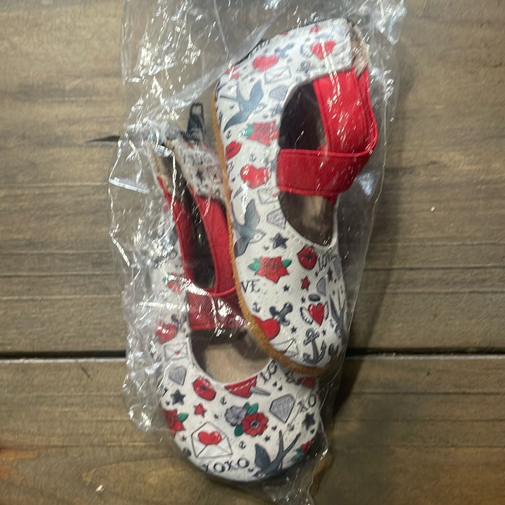 Monkey feet new in bag - tattoo
6-12m